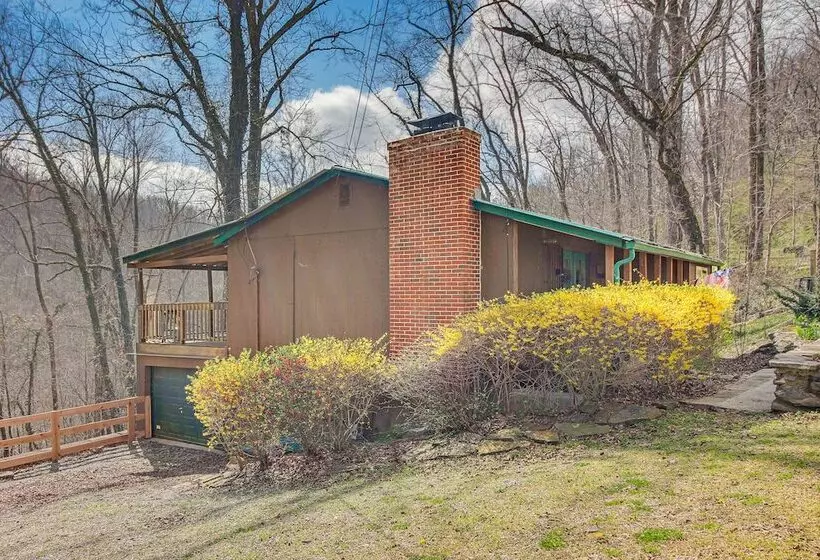 Family Friendly Smithville Cabin: Game Room & Deck