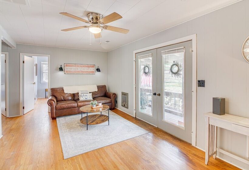 Family Friendly Smithville Cabin: Game Room & Deck