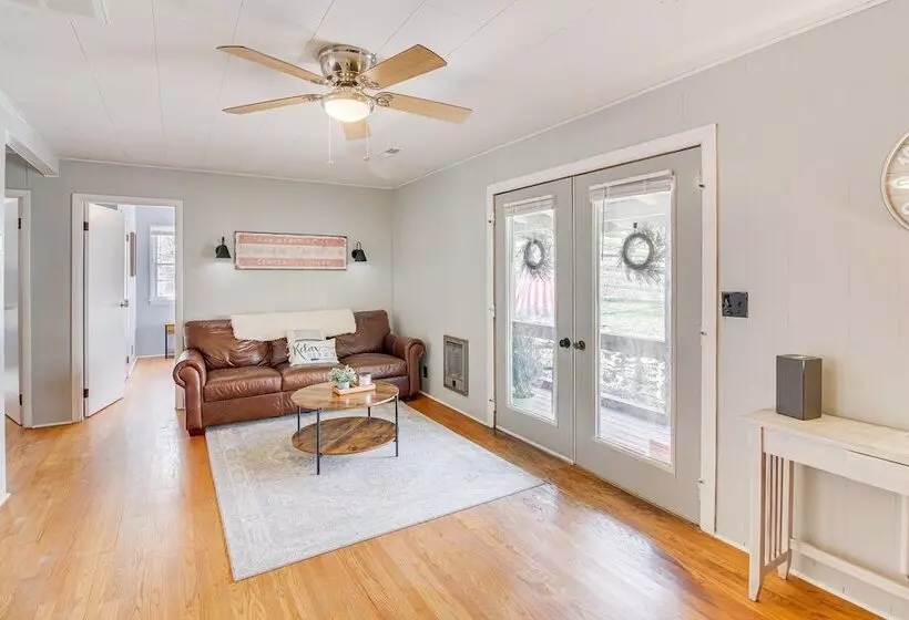 Family Friendly Smithville Cabin: Game Room & Deck