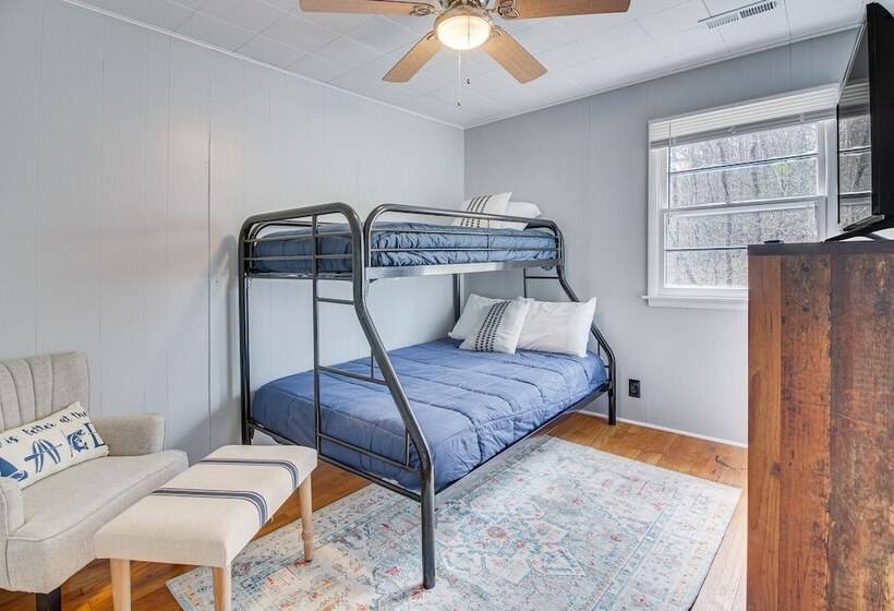 Family Friendly Smithville Cabin: Game Room & Deck