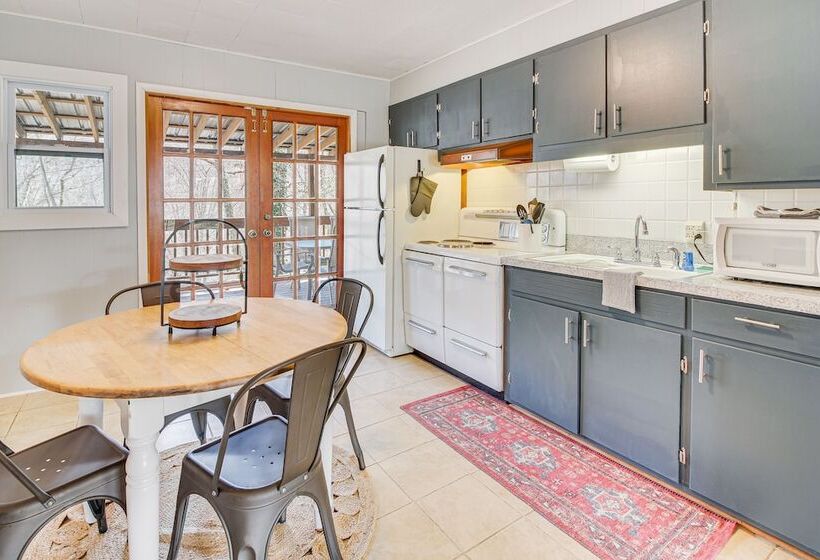 Family Friendly Smithville Cabin: Game Room & Deck