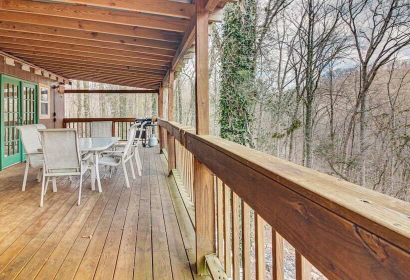 Family Friendly Smithville Cabin: Game Room & Deck