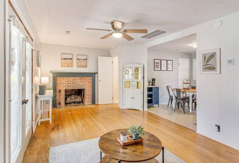 Family Friendly Smithville Cabin: Game Room & Deck