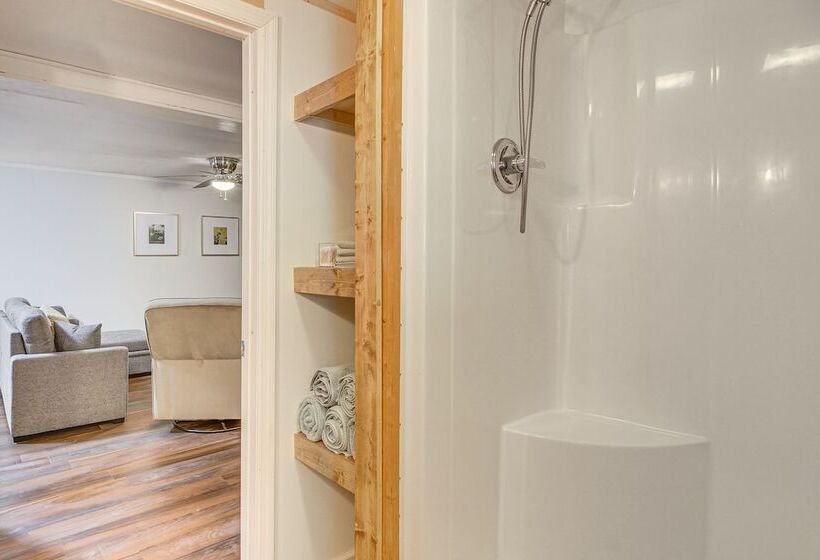 Family Friendly Smithville Cabin: Game Room & Deck