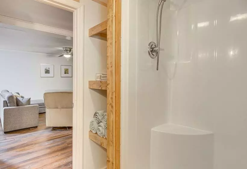 Family Friendly Smithville Cabin: Game Room & Deck