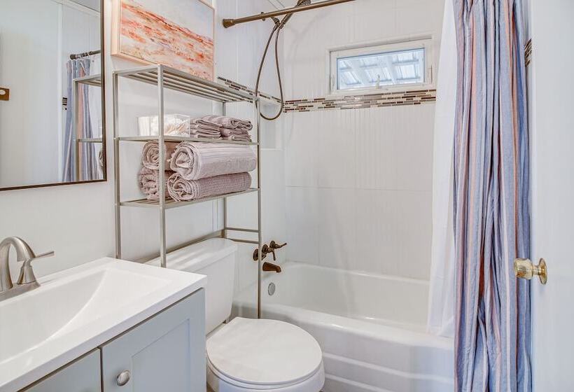 Family Friendly Smithville Cabin: Game Room & Deck