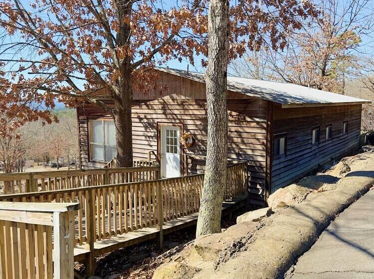 هتل Blue Clouds Rv & Cabins Resort