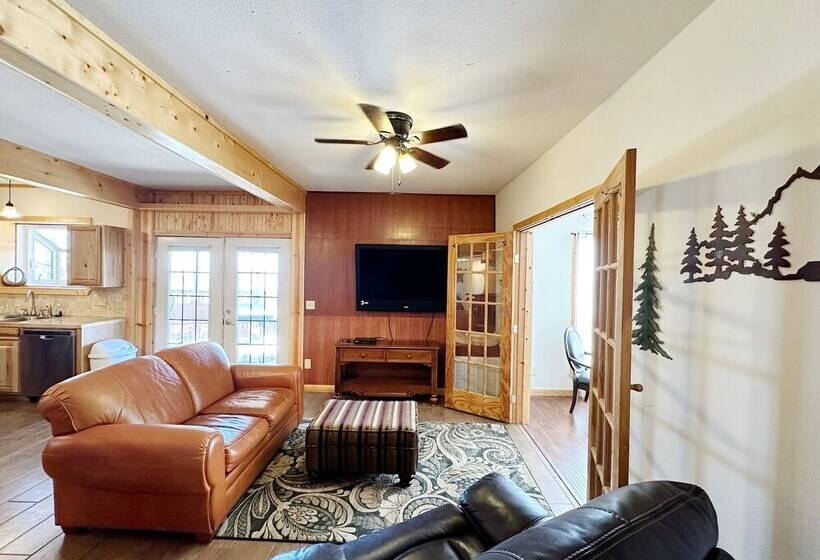 هتل Blue Clouds Rv & Cabins Resort