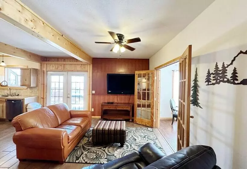 ホテル Blue Clouds Rv & Cabins Resort