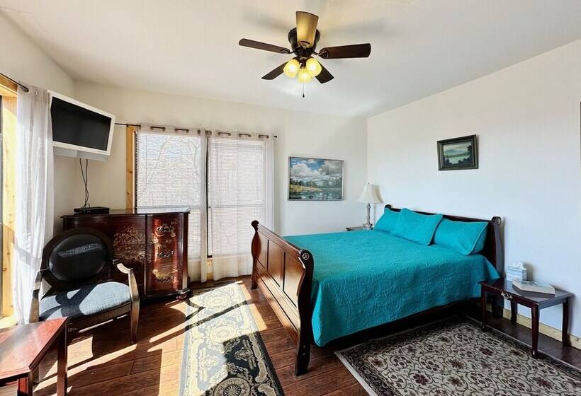 هتل Blue Clouds Rv & Cabins Resort