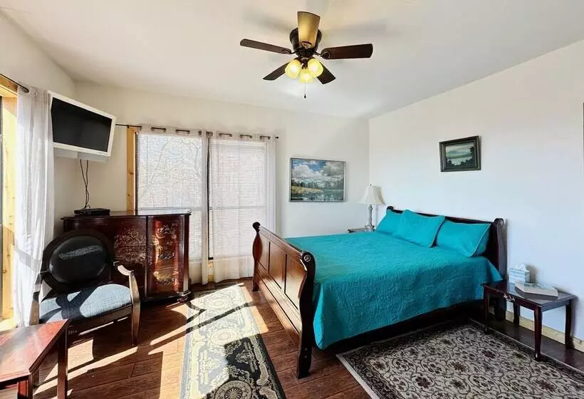 ホテル Blue Clouds Rv & Cabins Resort