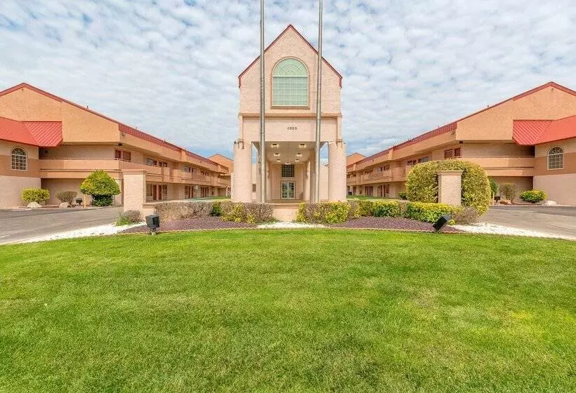 هتل Hometowne Studios By Red Roof Amarillo West