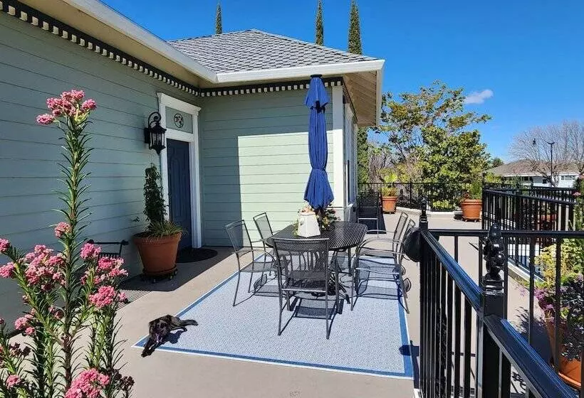 Hotelli Hummingbird House