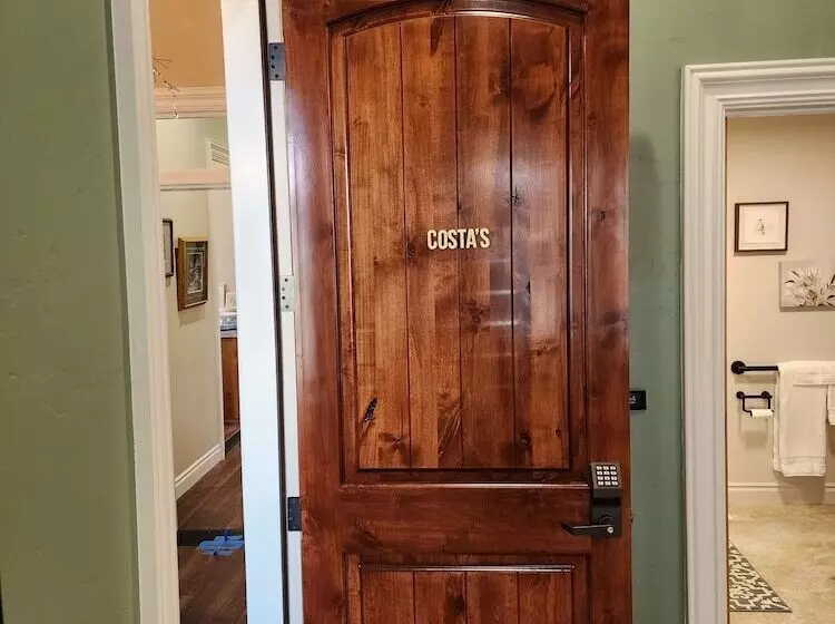 Hotelli Hummingbird House