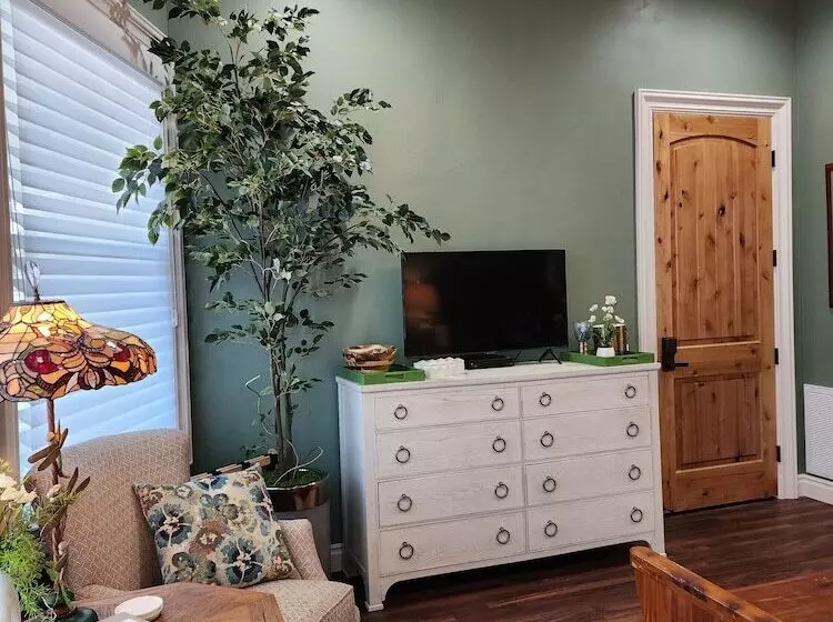 Hotelli Hummingbird House