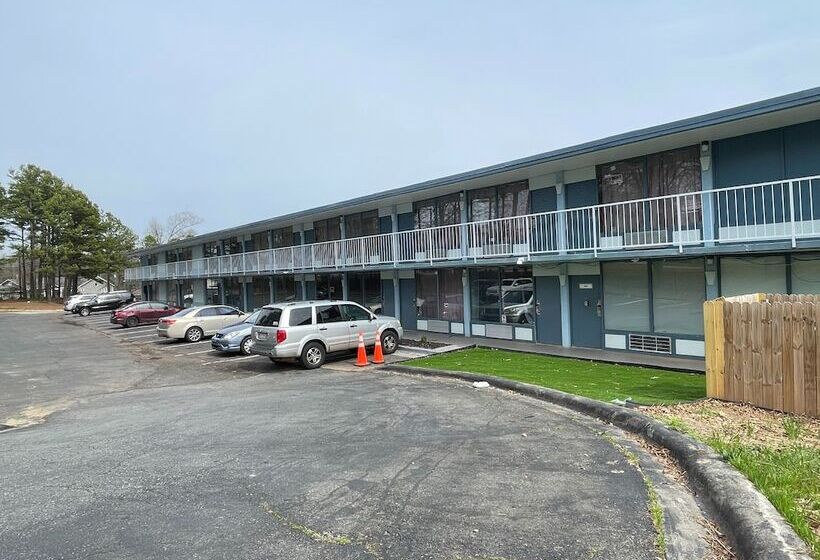 هتل Lamplighter Inn By Oyo Charlotte Airport Area