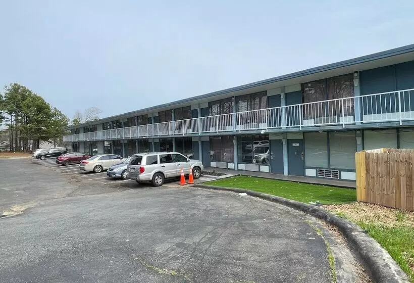 ホテル Lamplighter Inn By Oyo Charlotte Airport Area