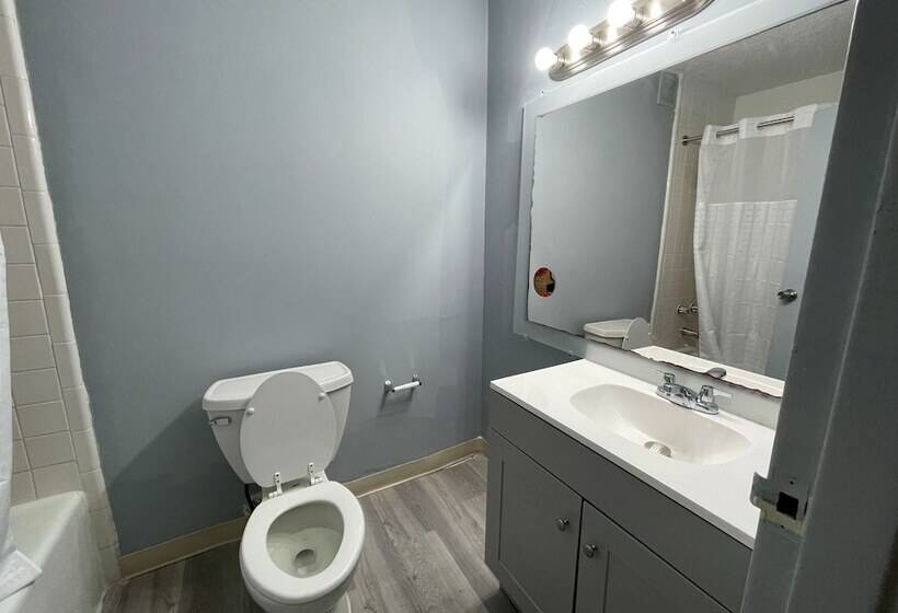 هتل Lamplighter Inn By Oyo Charlotte Airport Area