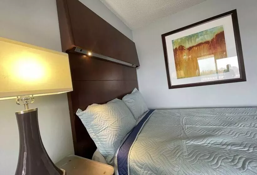 ホテル Lamplighter Inn By Oyo Charlotte Airport Area