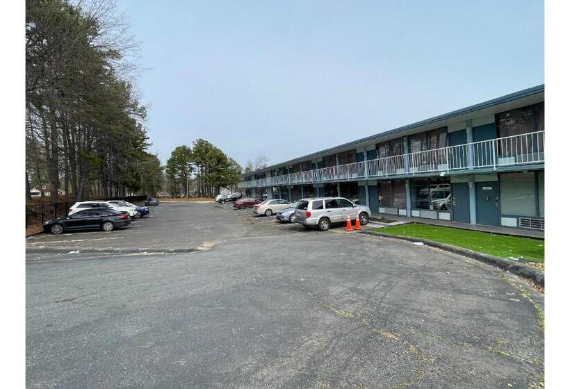 هتل Lamplighter Inn By Oyo Charlotte Airport Area