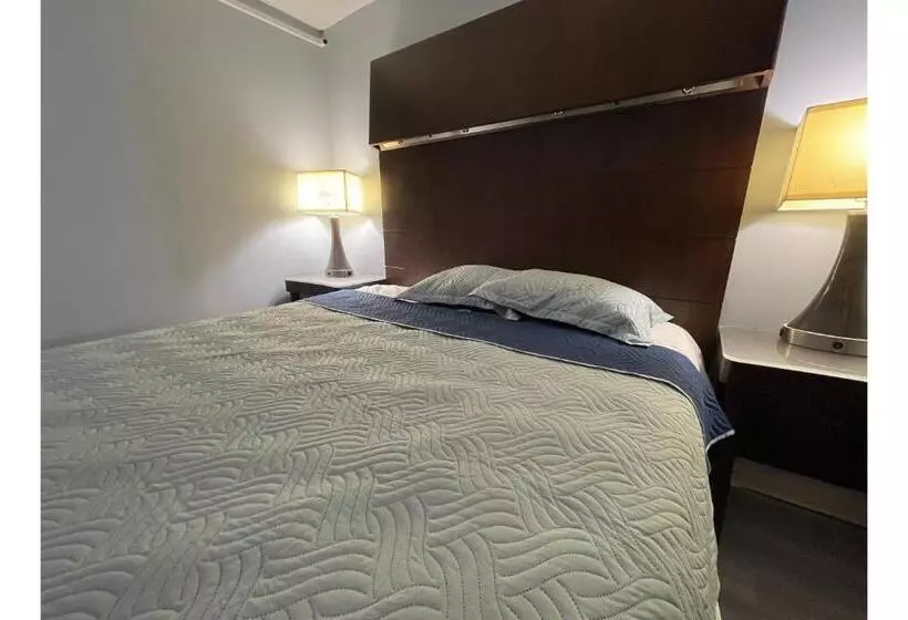 ホテル Lamplighter Inn By Oyo Charlotte Airport Area