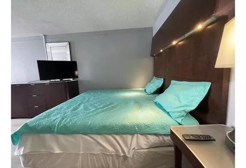 ホテル Lamplighter Inn By Oyo Charlotte Airport Area