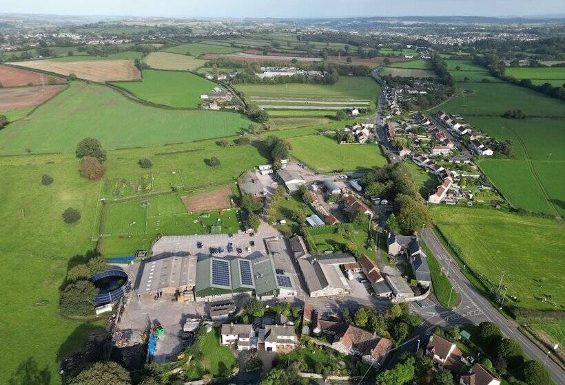 فندق ريفى Nine Yards Farrington S Family Glamping