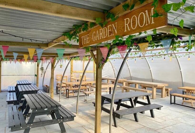 فندق ريفى Nine Yards Farrington S Family Glamping