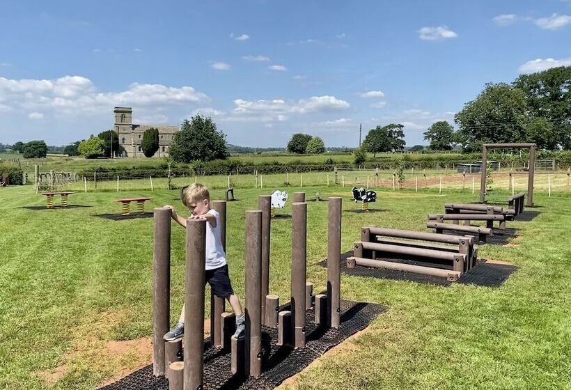 فندق ريفى Nine Yards Farrington S Family Glamping