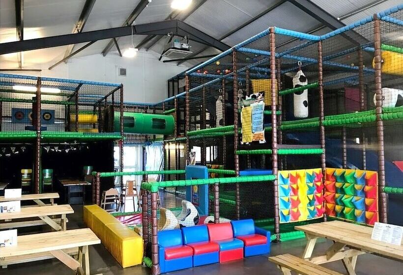 فندق ريفى Nine Yards Farrington S Family Glamping