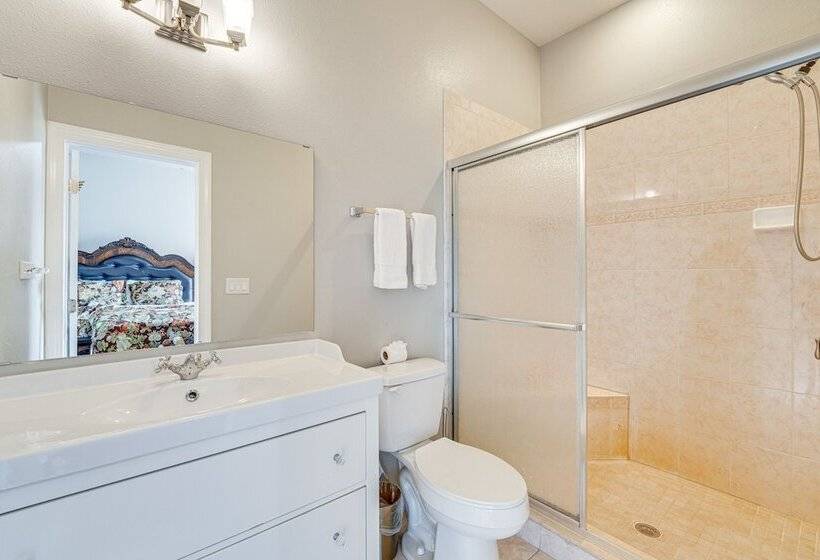 Luxurious Davenport Home W/ Large Pool & Hot Tub!