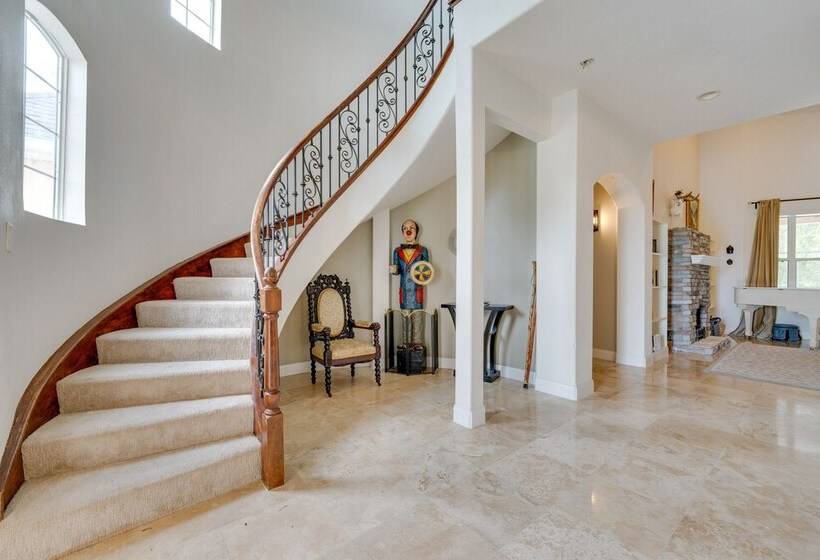 Luxurious Davenport Home W/ Large Pool & Hot Tub!