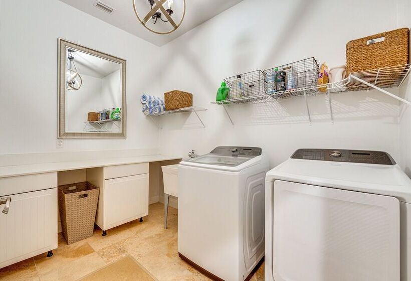 Luxurious Davenport Home W/ Large Pool & Hot Tub!