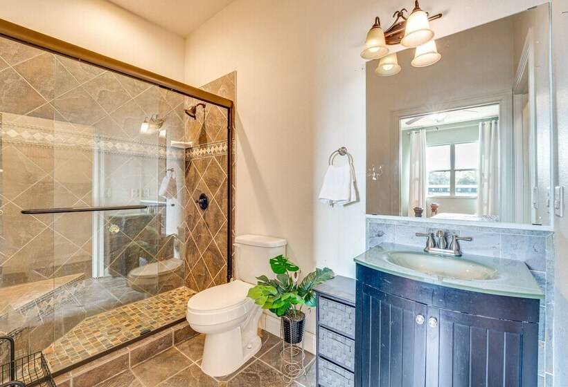 Luxurious Davenport Home W/ Large Pool & Hot Tub!