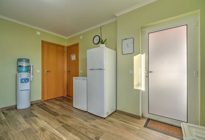 پانسیون Fika Guest House