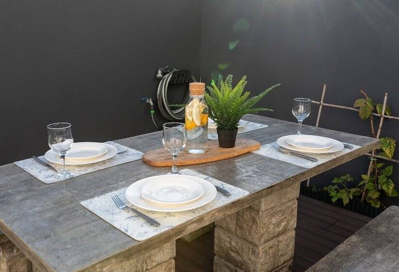 پانسیون Fika Guest House