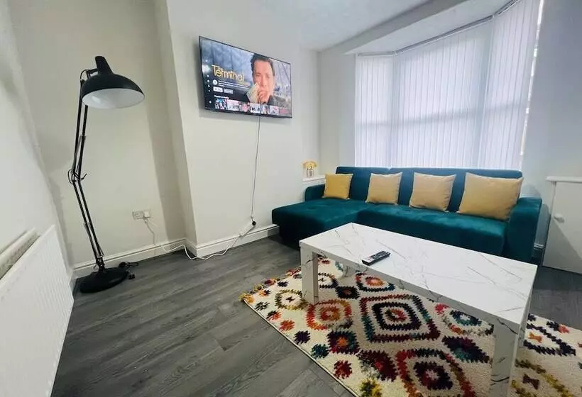 Residenssi Remarkable 4 Bed House In Bootle, Liverpool