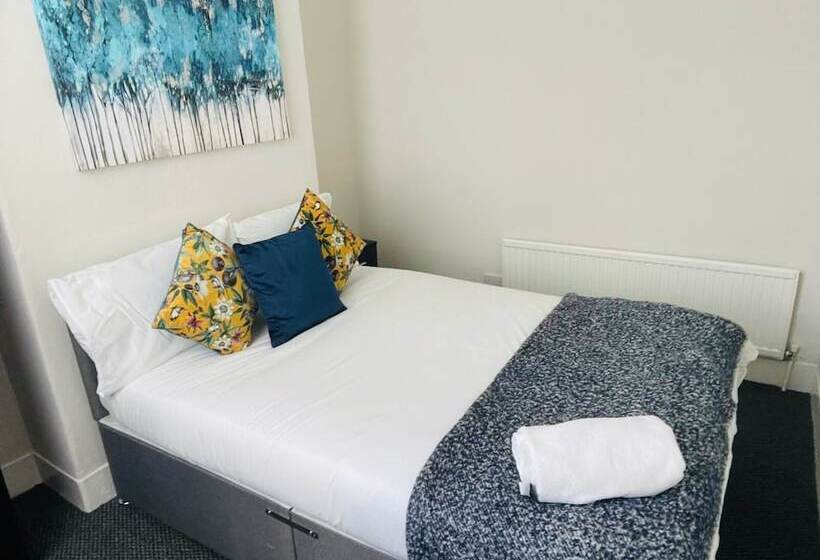 Residens Remarkable 4 Bed House In Bootle, Liverpool