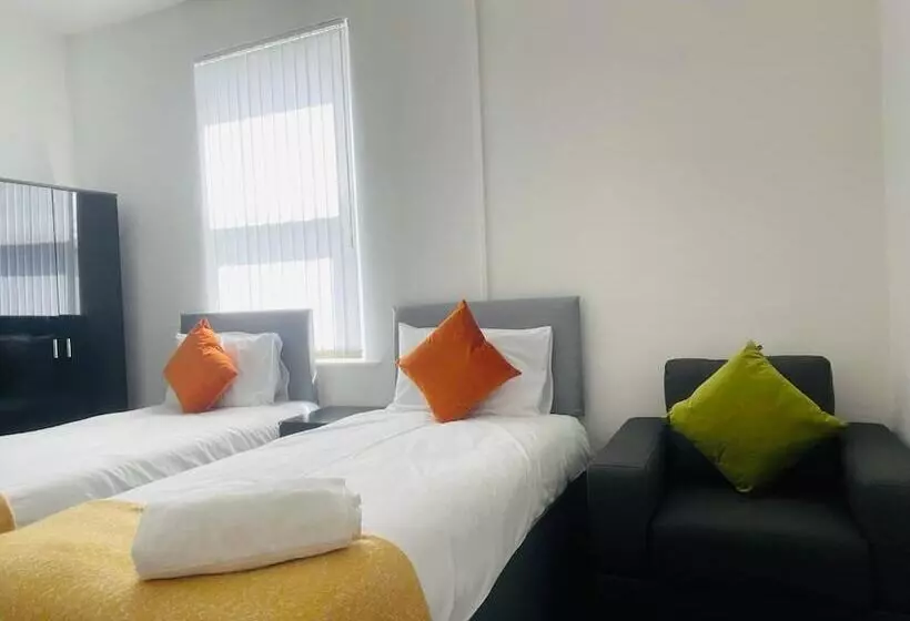Residenssi Remarkable 4 Bed House In Bootle, Liverpool