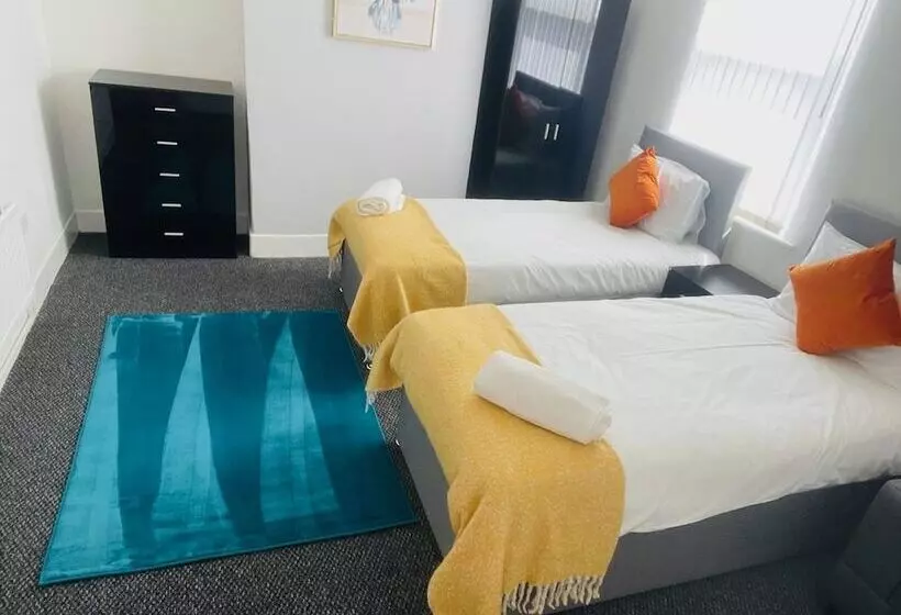 Residenssi Remarkable 4 Bed House In Bootle, Liverpool