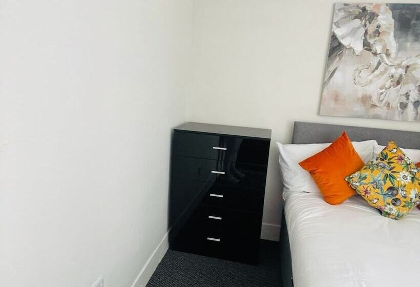 Residens Remarkable 4 Bed House In Bootle, Liverpool