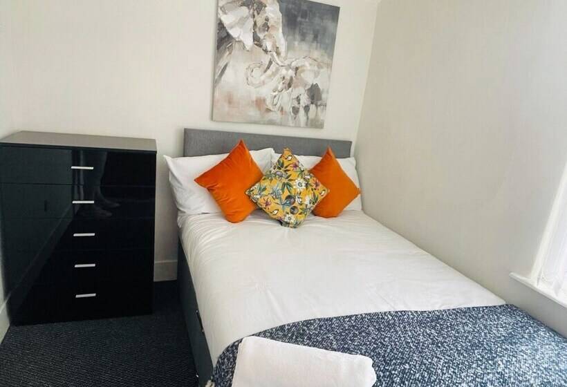 Residens Remarkable 4 Bed House In Bootle, Liverpool