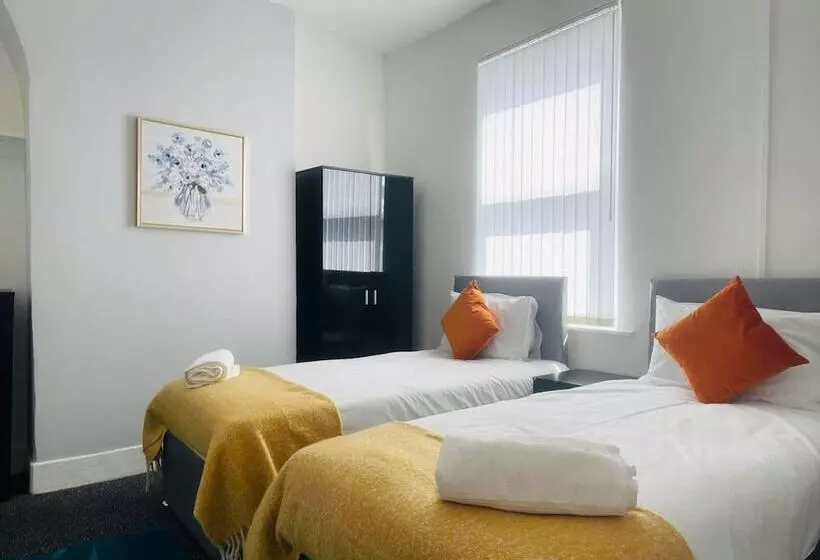 Residenssi Remarkable 4 Bed House In Bootle, Liverpool