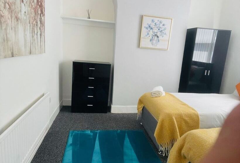 Residens Remarkable 4 Bed House In Bootle, Liverpool