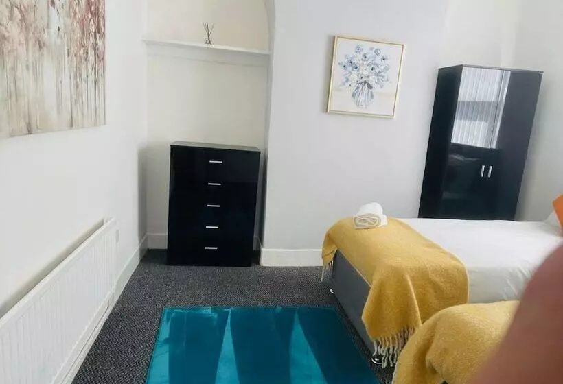 Residenssi Remarkable 4 Bed House In Bootle, Liverpool