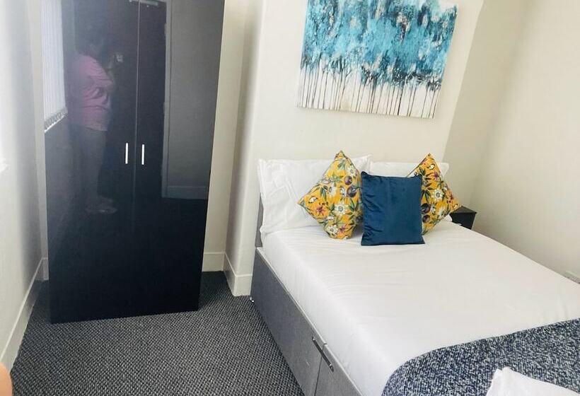 Residens Remarkable 4 Bed House In Bootle, Liverpool