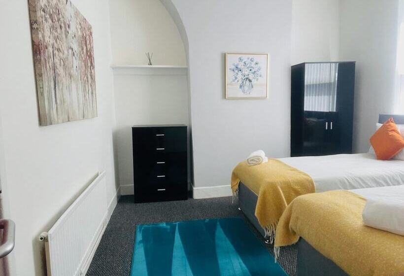 Residens Remarkable 4 Bed House In Bootle, Liverpool