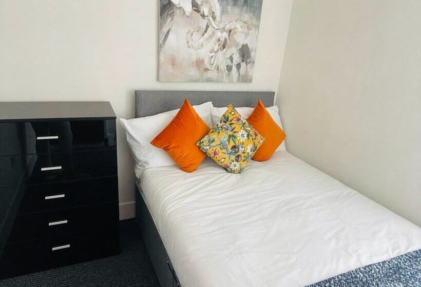 Residens Remarkable 4 Bed House In Bootle, Liverpool