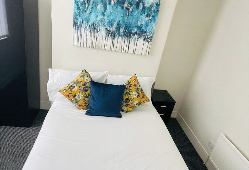 Residens Remarkable 4 Bed House In Bootle, Liverpool