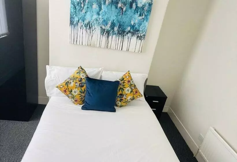 Residenssi Remarkable 4 Bed House In Bootle, Liverpool